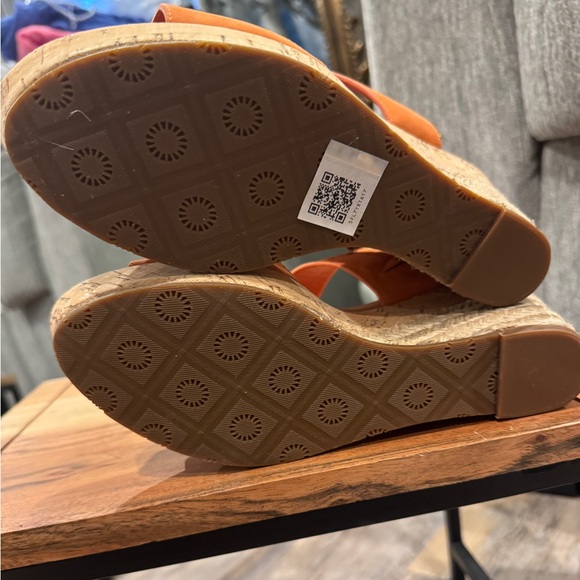 UGG Elena Wedge Sandal - Picture 6 of 7